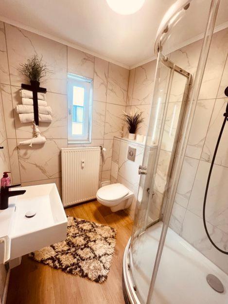 Ferienwohnung An Der Uniklinik Mit Eigener Kueche Und Renoviertem Badezimmer Homburg  Eksteriør billede