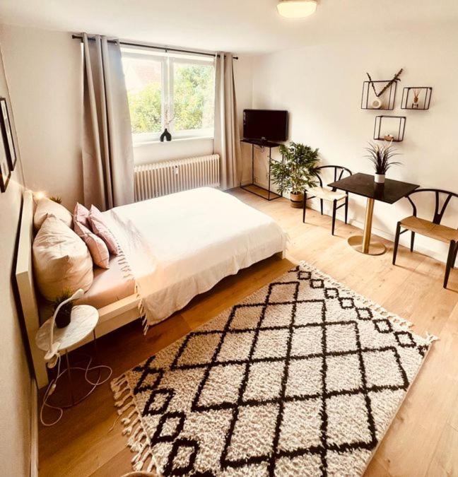 Ferienwohnung An Der Uniklinik Mit Eigener Kueche Und Renoviertem Badezimmer Homburg  Eksteriør billede