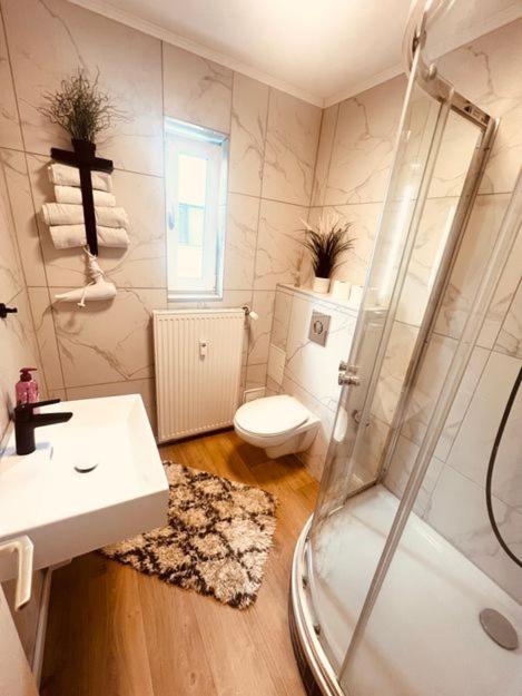 Ferienwohnung An Der Uniklinik Mit Eigener Kueche Und Renoviertem Badezimmer Homburg  Eksteriør billede