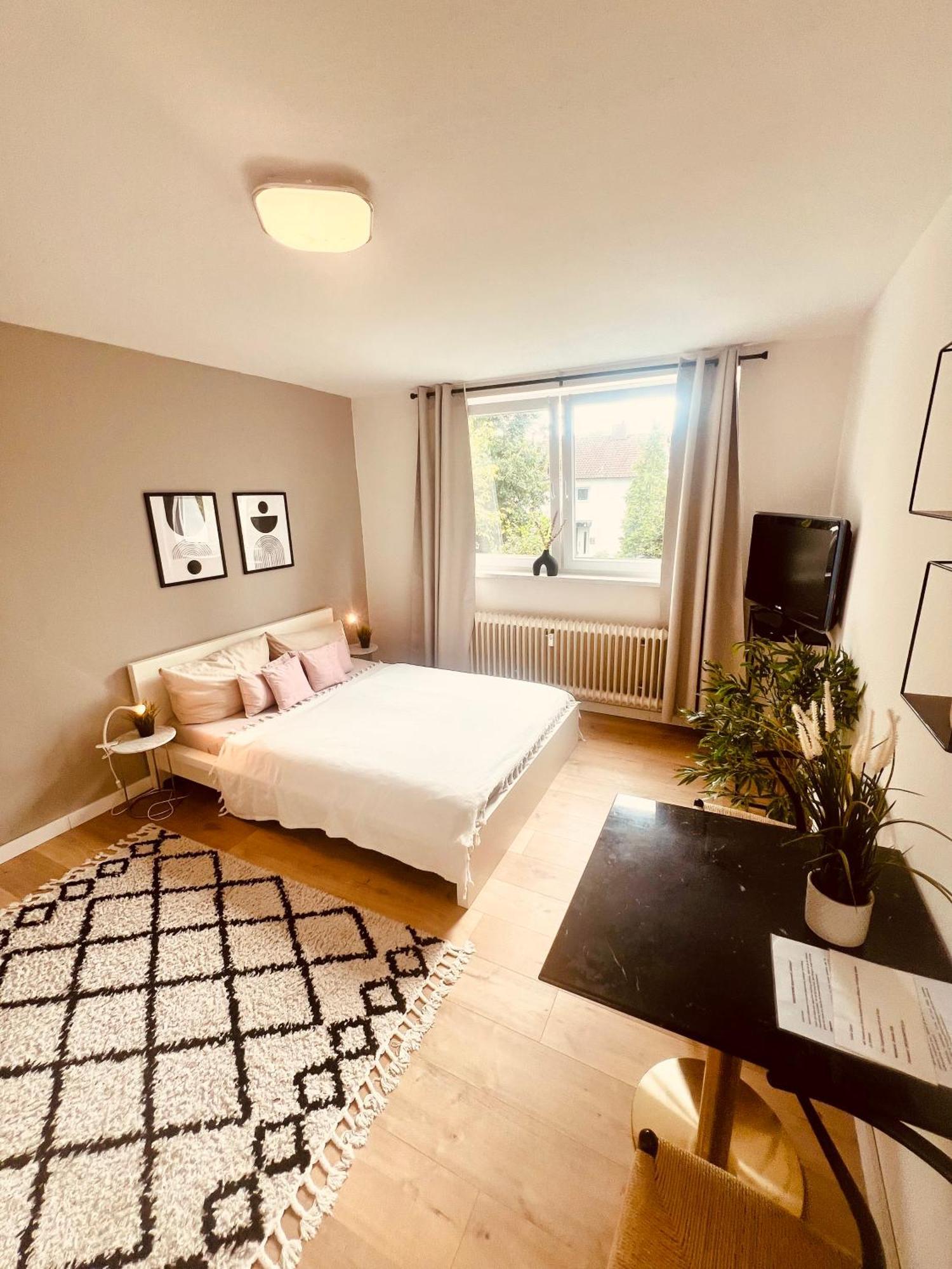 Ferienwohnung An Der Uniklinik Mit Eigener Kueche Und Renoviertem Badezimmer Homburg  Eksteriør billede
